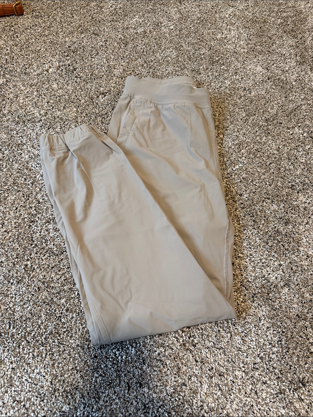 Sz 6 lululemon women’s joggers